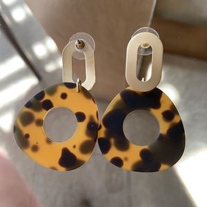 Tortoise drop earrings